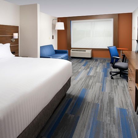Holiday Inn Express & Suites By Ihg Altoona By Ihg Exterior foto