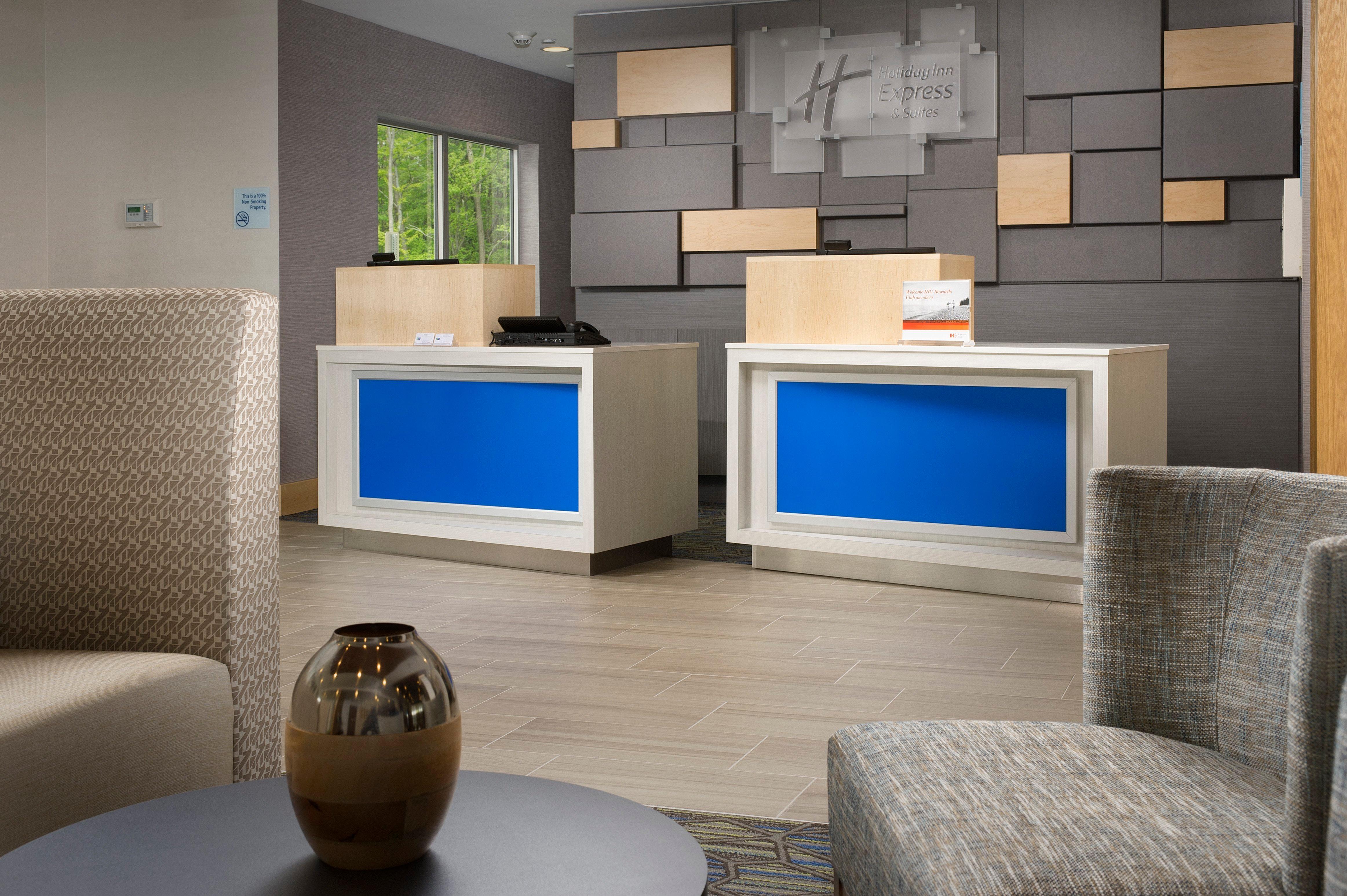 Holiday Inn Express & Suites By Ihg Altoona By Ihg Exterior foto
