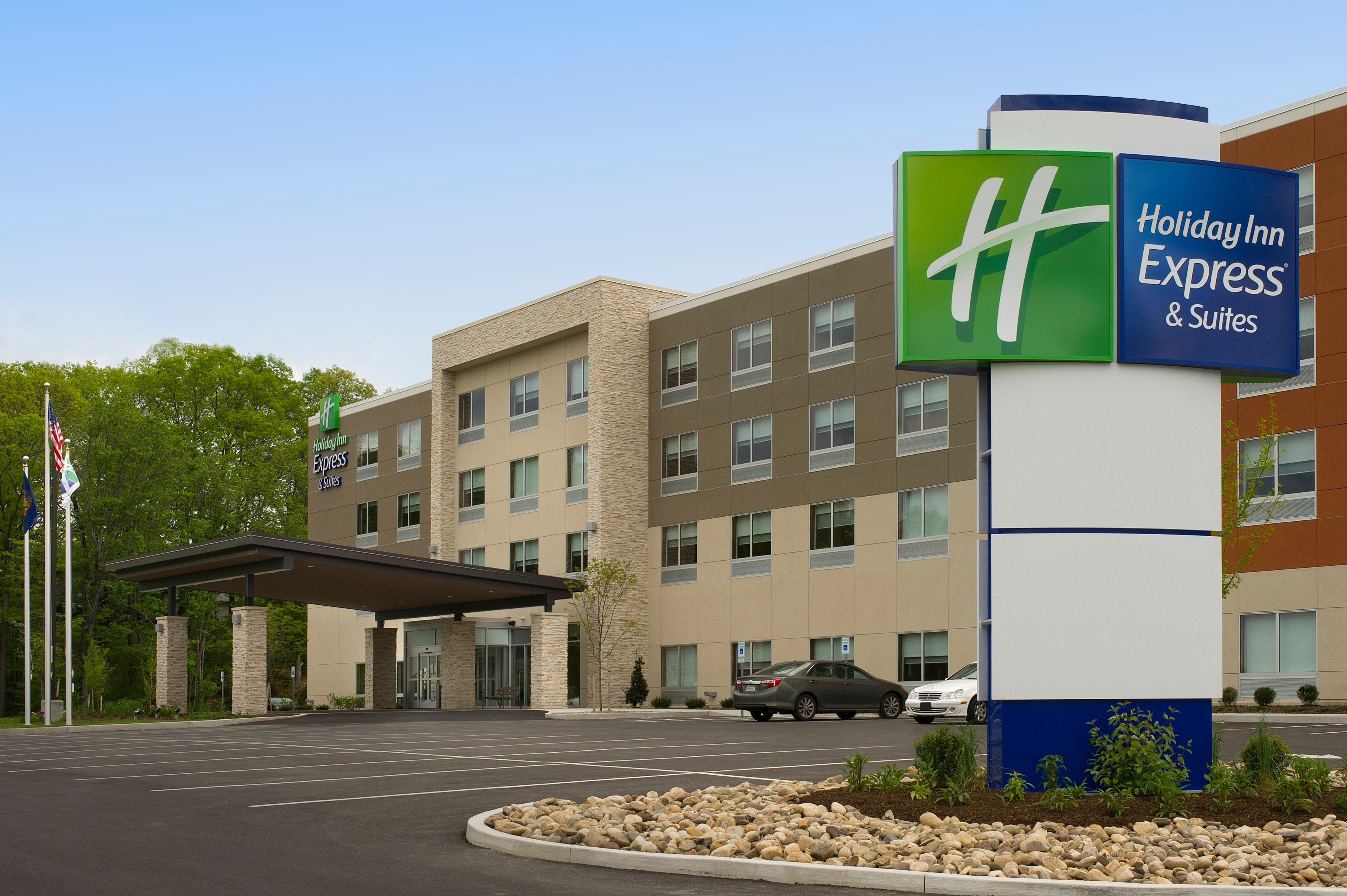Holiday Inn Express & Suites By Ihg Altoona By Ihg Exterior foto