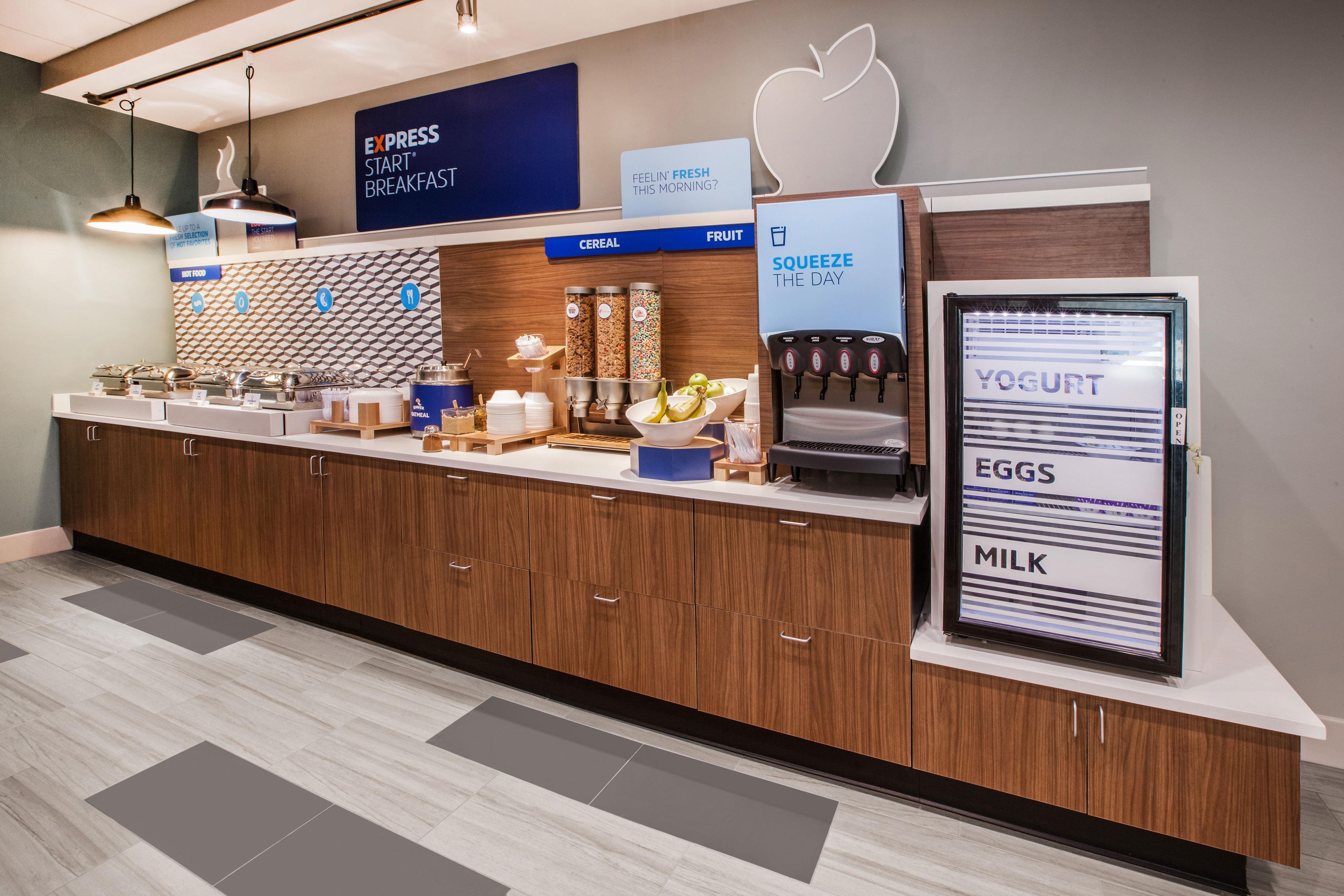 Holiday Inn Express & Suites By Ihg Altoona By Ihg Exterior foto